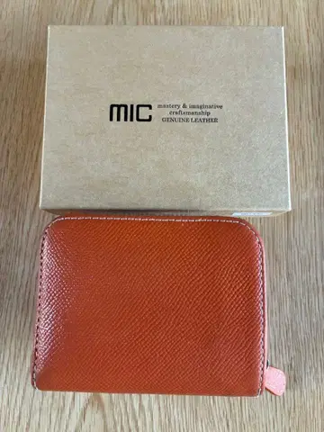 MIC 엠보싱 푸치 멀티 지갑