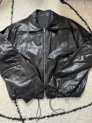 SICKOS 숏 기장 페이크 레더 자켓 블랙 한국제