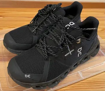 On 블랙 스니커즈 cloudtec 방수 기능 포함