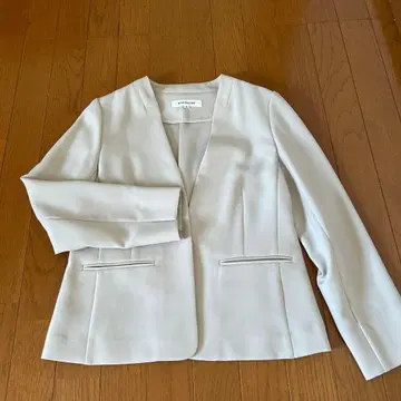 화이트 노카라 자켓과 팬츠 세트