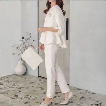 [ 고베 레터스 ] 새상품 페플럼 포멀 셋업 에크루 트위드