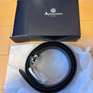 아쿠아스큐텀 블랙 가죽 벨트