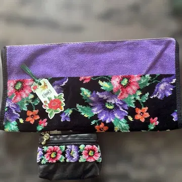 Lila 꽃무늬 타월과 파우치 세트