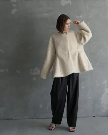 roughlow 라플로우 복슬복슬 페플럼 코트