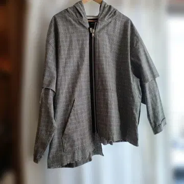 그레이 계열 체크 후드 부착 자켓
