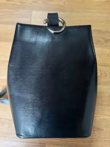 블랙 가죽 백팩 타이거 금장 장식