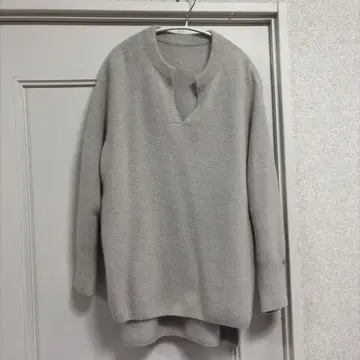 새상품급. 그레이 하이넥 긴팔 니트 C 로고