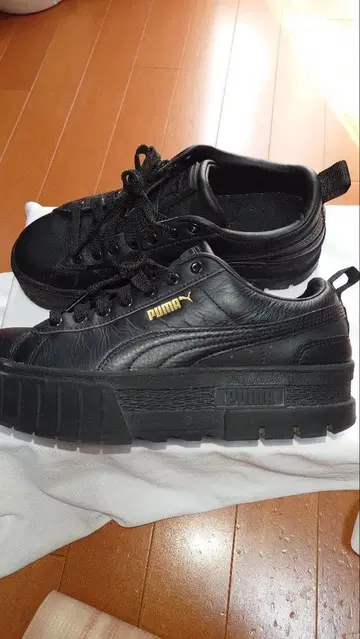 PUMA 통굽 블랙 스니커즈