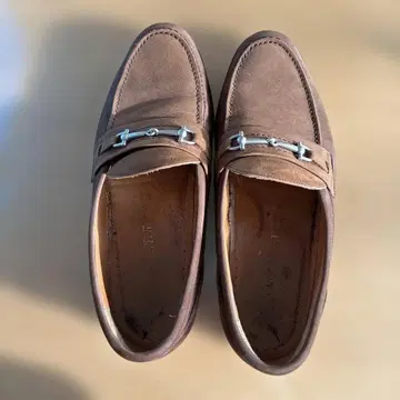 브라운 가죽 모카신 로퍼
