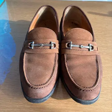 브라운 가죽 모카신 로퍼