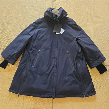 [미사용 새상품] Herno 블랙 후드 부착 다운 코트