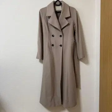 베이지 더블 브레스트 롱 코트