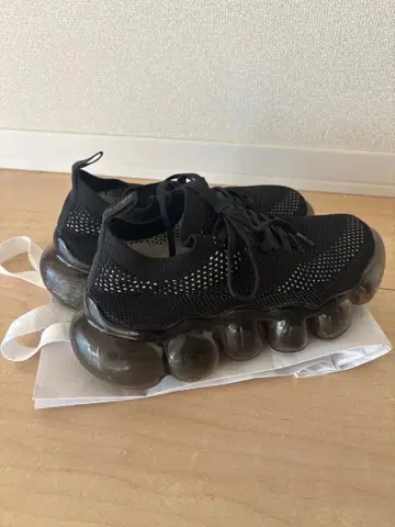 그라운즈 스니커즈