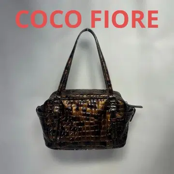 새상품급 코코 피오레 브라운 계열 악어 엠보싱 에나멜 백