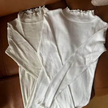 tumugu 화이트 프릴 넥 리브 긴팔 상의 2장 세트