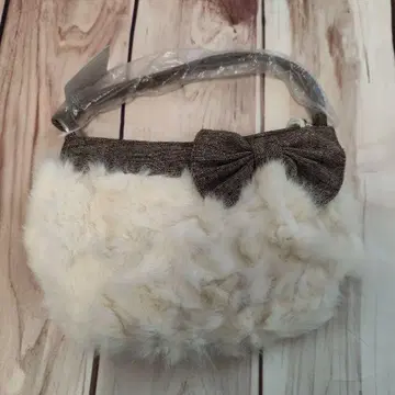 리본 포함 퍼 숄더백