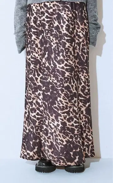 지나시스 모듬 새틴 맥시 스커트 레오파드 무늬