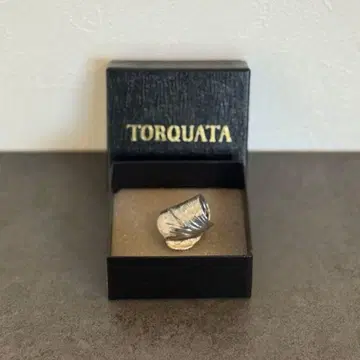 TORQUATA 나방 깃털 반지