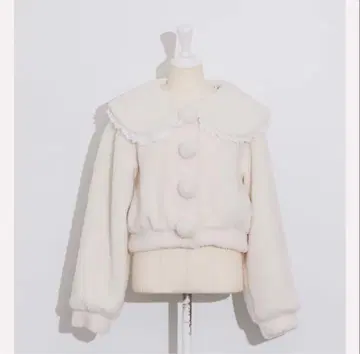 pium 프릴 칼라 숏 보아 코트 화이트