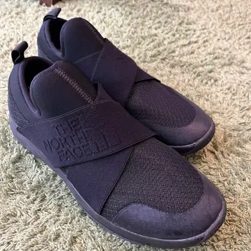 THE NORTH FACE 블랙 스니커즈