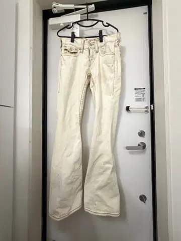 트루 릴리젼 스와로브스키 콜라보