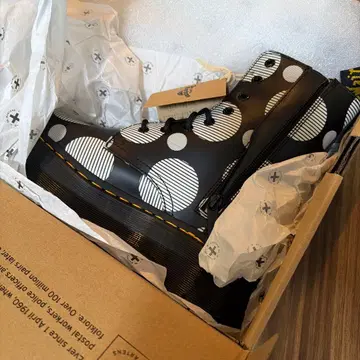 [미사용 새상품] Dr. Martens 블랙 도트 워크 부츠