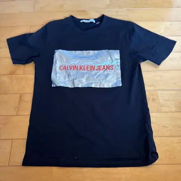 CALVIN KLEIN JEANS 블랙 T셔츠