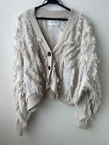 프린지 장식 베이지 니트 가디건