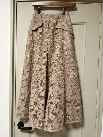 Ameri 베이지 레이스 플레어 스커트 F