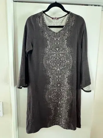 매쉬매니아 플라워 자수 7부 소매 튜닉 다크 브라운