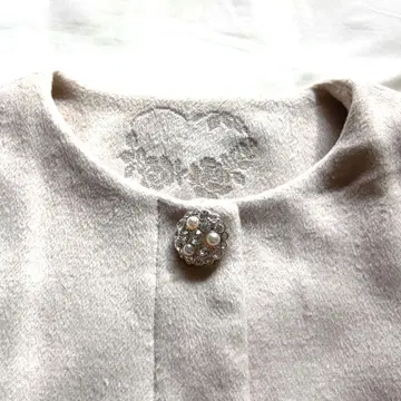 여성용 베이지 롱 코트 펄 브로치 포함 아우터