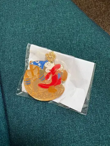 판타지아 85th 기념 핀 배지