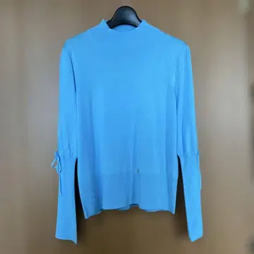 슈퍼 뷰티 꽃과 리본 모티브 하이넥 니트 40 택 포함