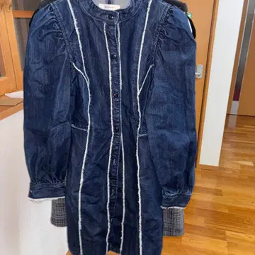 다크 데님 퍼프 슬리브 원피스