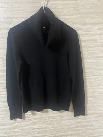 UNIQLO 블랙 캐시미어 터틀넥 긴팔