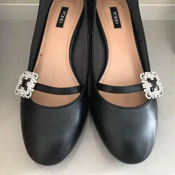 OHGA 비쥬 장식 블랙 펌프스