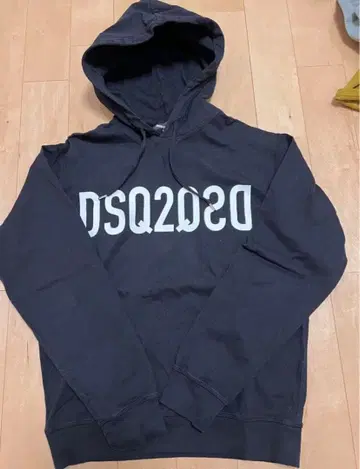 디스퀘어드 후드티