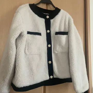 보아 자켓 화이트와 네이비