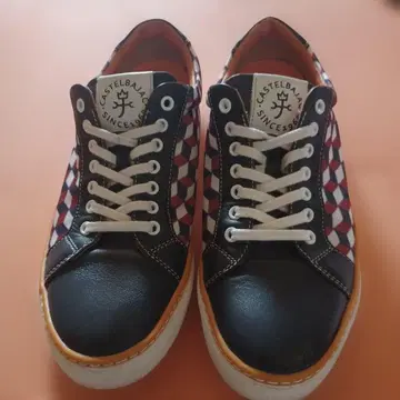 CASTELBAJAC 기하학 패턴 스니커즈