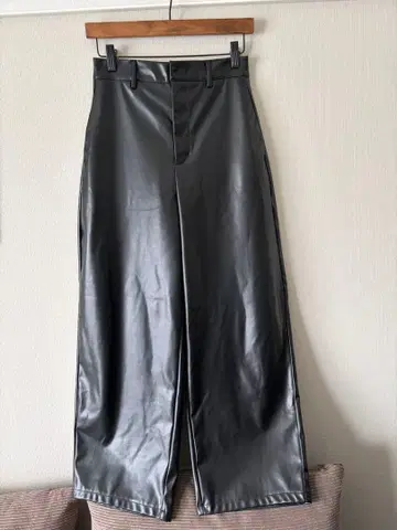 합성 피혁 블랙 와이드 팬츠