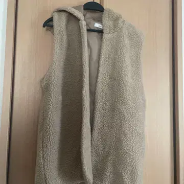 플리스 베스트 후드 부착 베이지