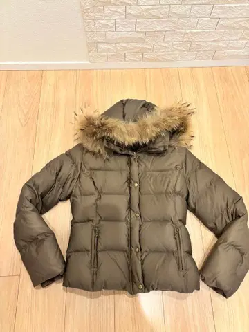 루수크 올리브 후드 부착 다운 자켓