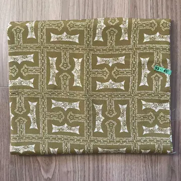 클리닝 완료 옷감 카키색 무늬