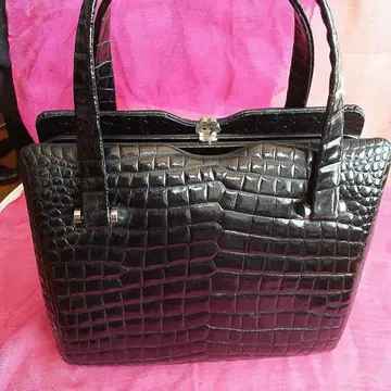 블랙 크로커다일풍 핸드백 플라워 락 장식