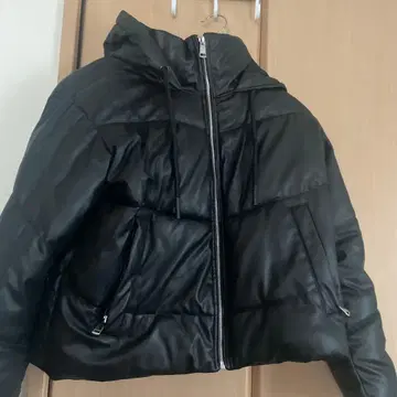 ZARA 블랙 후드 부착 다운 자켓