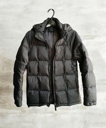 블랙 다운 자켓 후드 부착