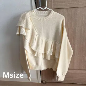 아이보리 프릴 긴팔 니트 [택 포함]