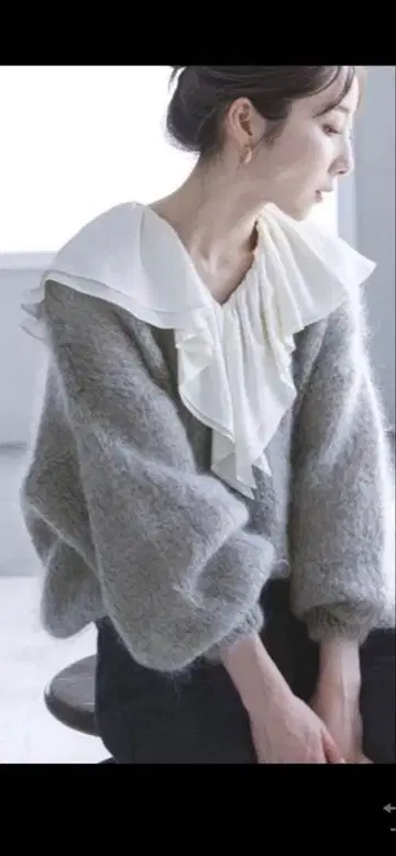 NOBLE [ AMERICAN DREAMS ] V넥 니트 그레이