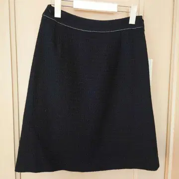 새상품 미쉘클랑 네이비 플레어 스커트