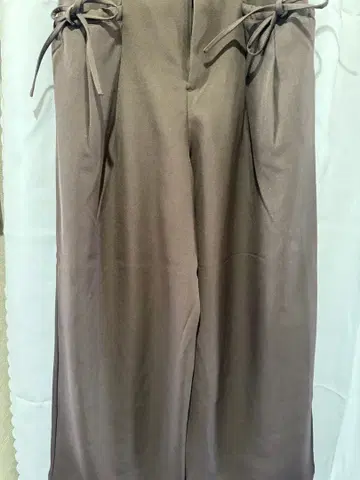 리본 포함 브라운 와이드 팬츠